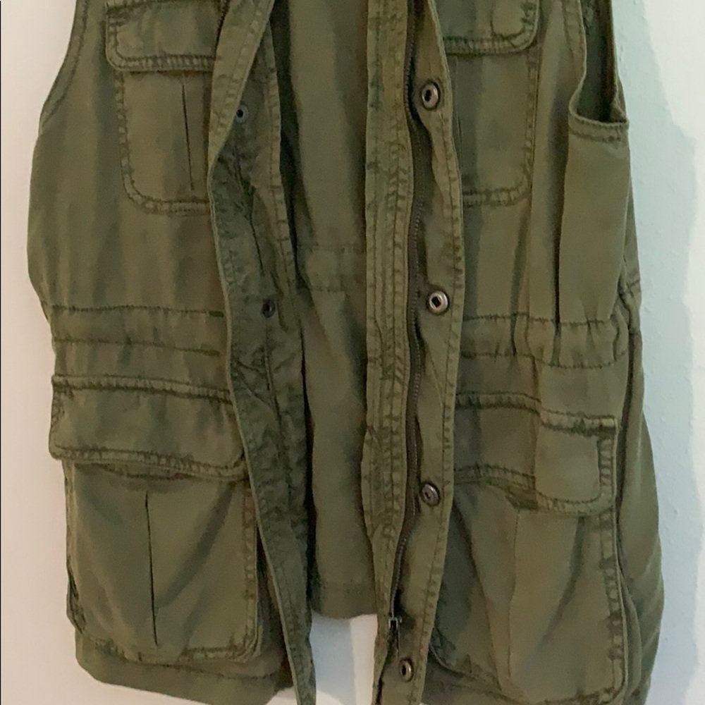 Vest - Picture 6 of 6